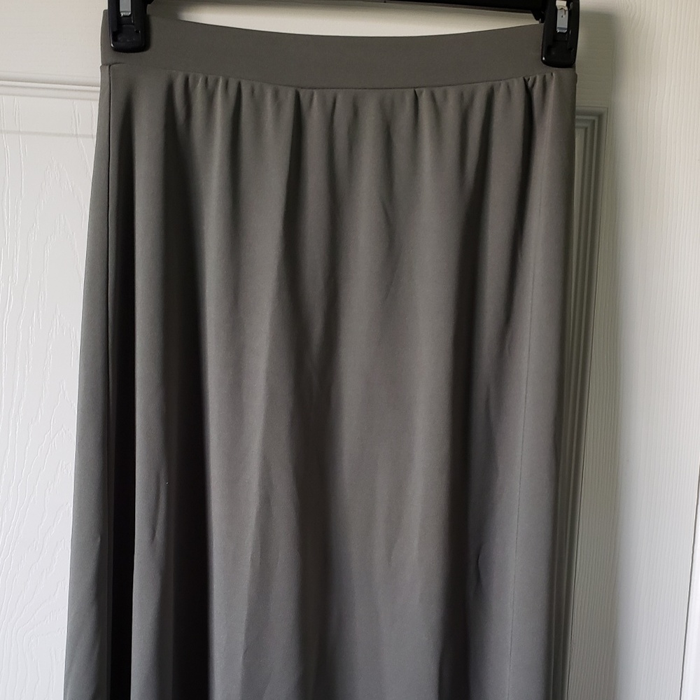 Chadwicks skirt size Petite small. Olive Green